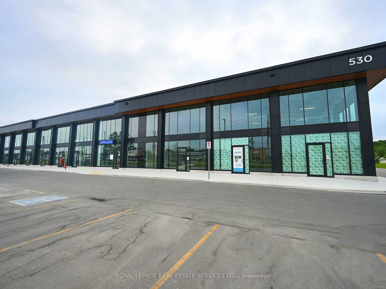 530, Speers, 1014 - QE Queen Elizabeth, Oakville