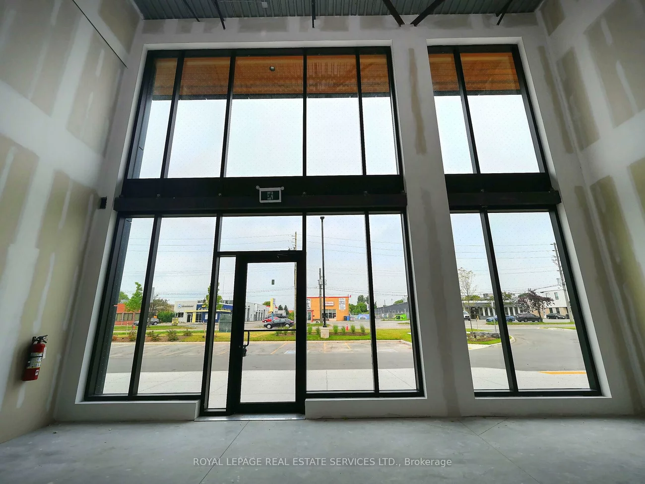 530, Speers, 1014 - QE Queen Elizabeth, Oakville