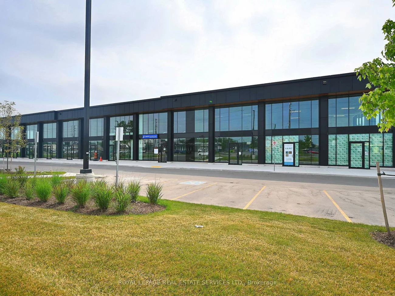 530, Speers, 1014 - QE Queen Elizabeth, Oakville
