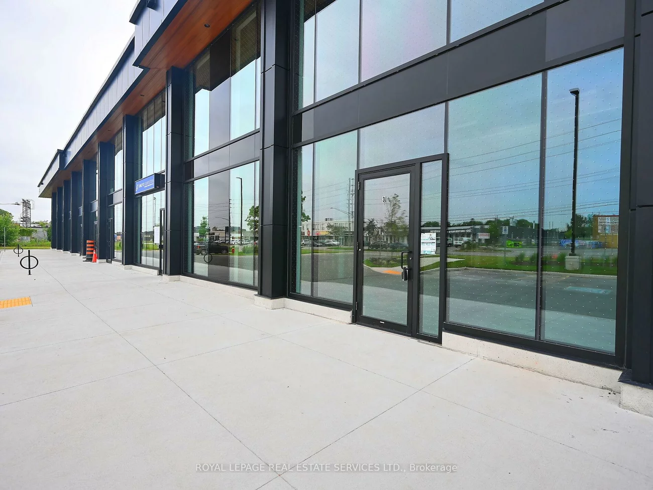 530, Speers, 1014 - QE Queen Elizabeth, Oakville