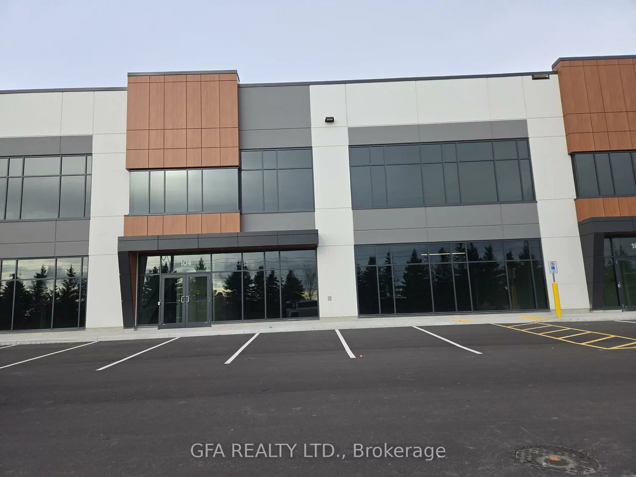 3303, Superior, 1014 - QE Queen Elizabeth, Oakville