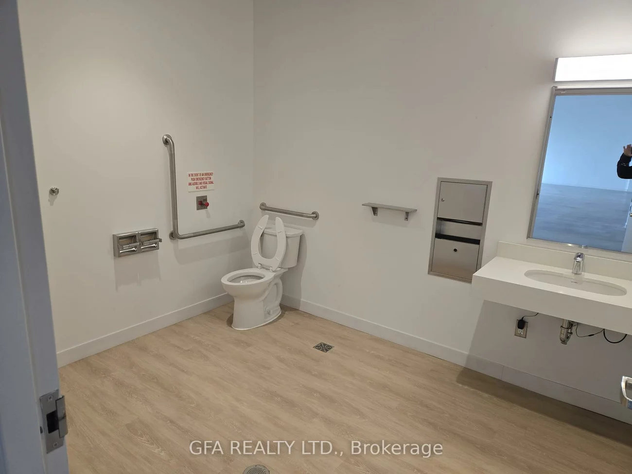 3303, Superior, 1014 - QE Queen Elizabeth, Oakville
