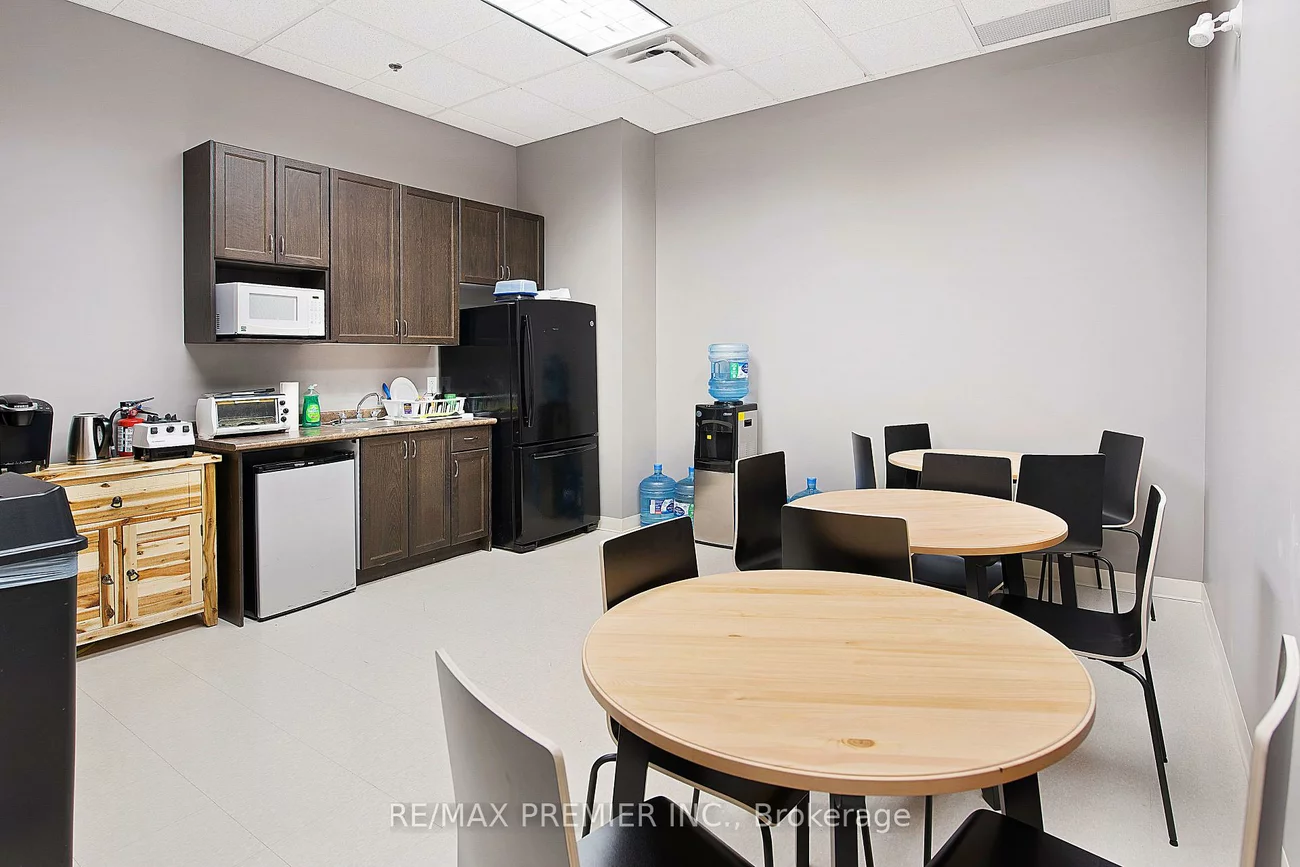 1300, Cornwall, 1014 - QE Queen Elizabeth, Oakville