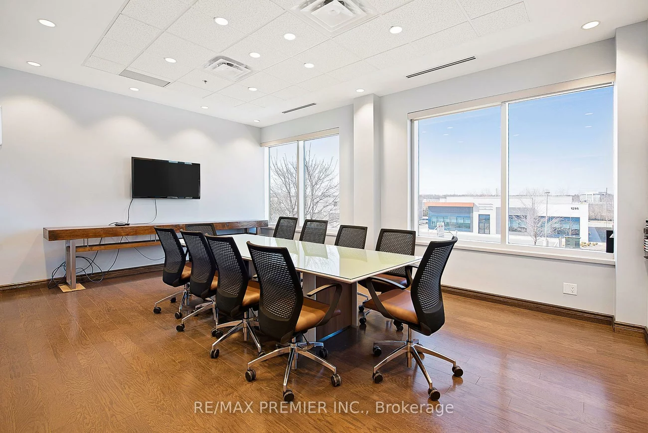 1300, Cornwall, 1014 - QE Queen Elizabeth, Oakville