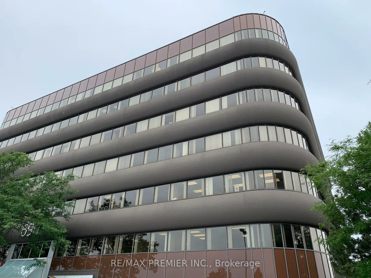 690, Dorval, 1014 - QE Queen Elizabeth, Oakville
