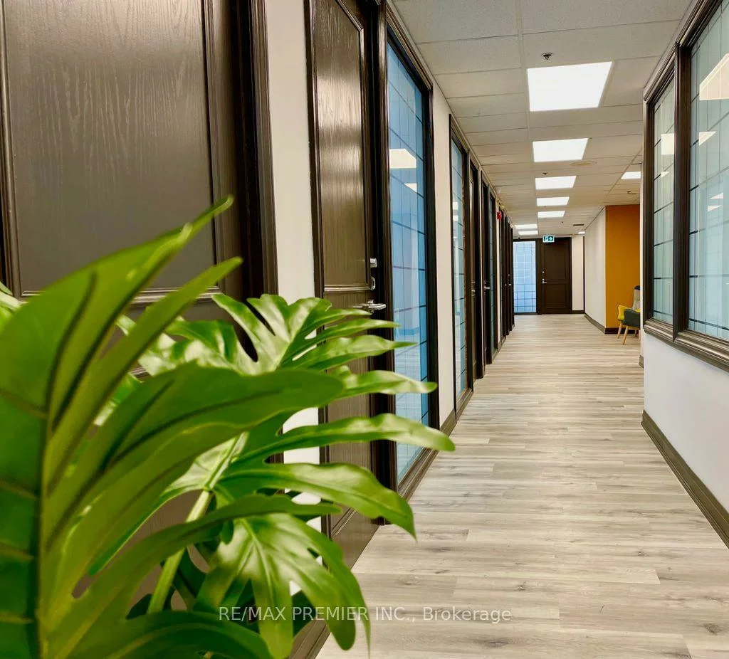 690, Dorval, 1014 - QE Queen Elizabeth, Oakville