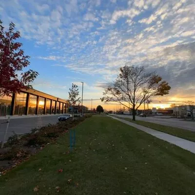 530, Speers, 1014 - QE Queen Elizabeth, Oakville