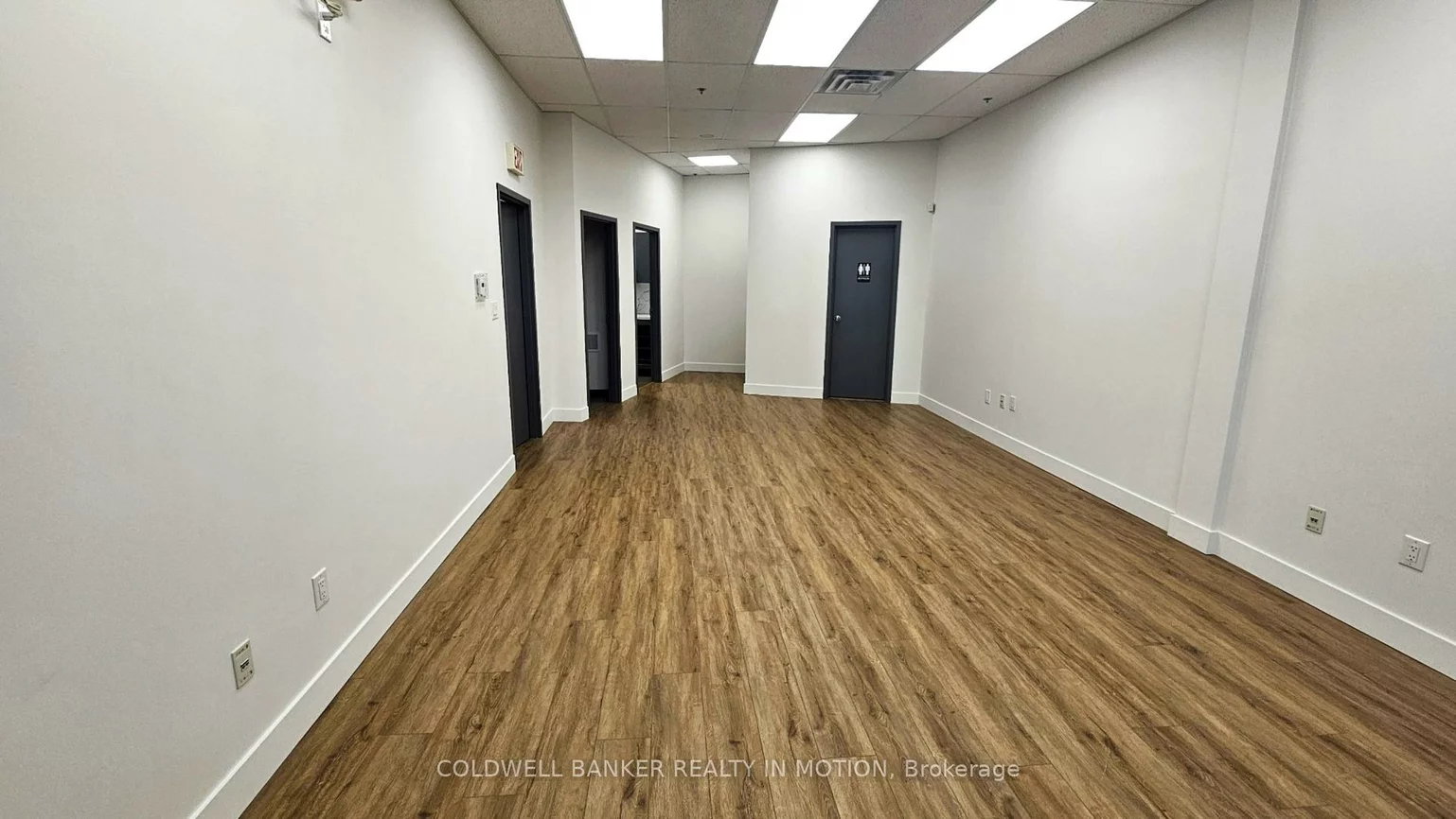 1660, North Service, 1014 - QE Queen Elizabeth, Oakville