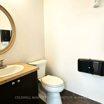1660, North Service, 1014 - QE Queen Elizabeth, Oakville