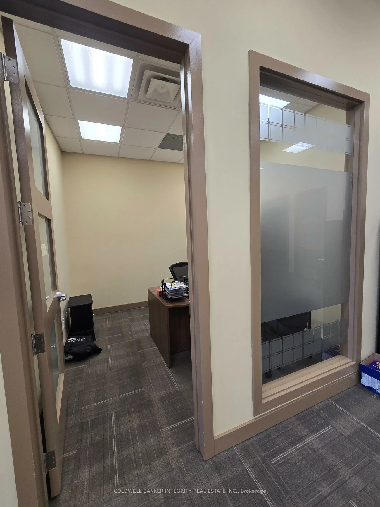 1525, Cornwall, 1014 - QE Queen Elizabeth, Oakville