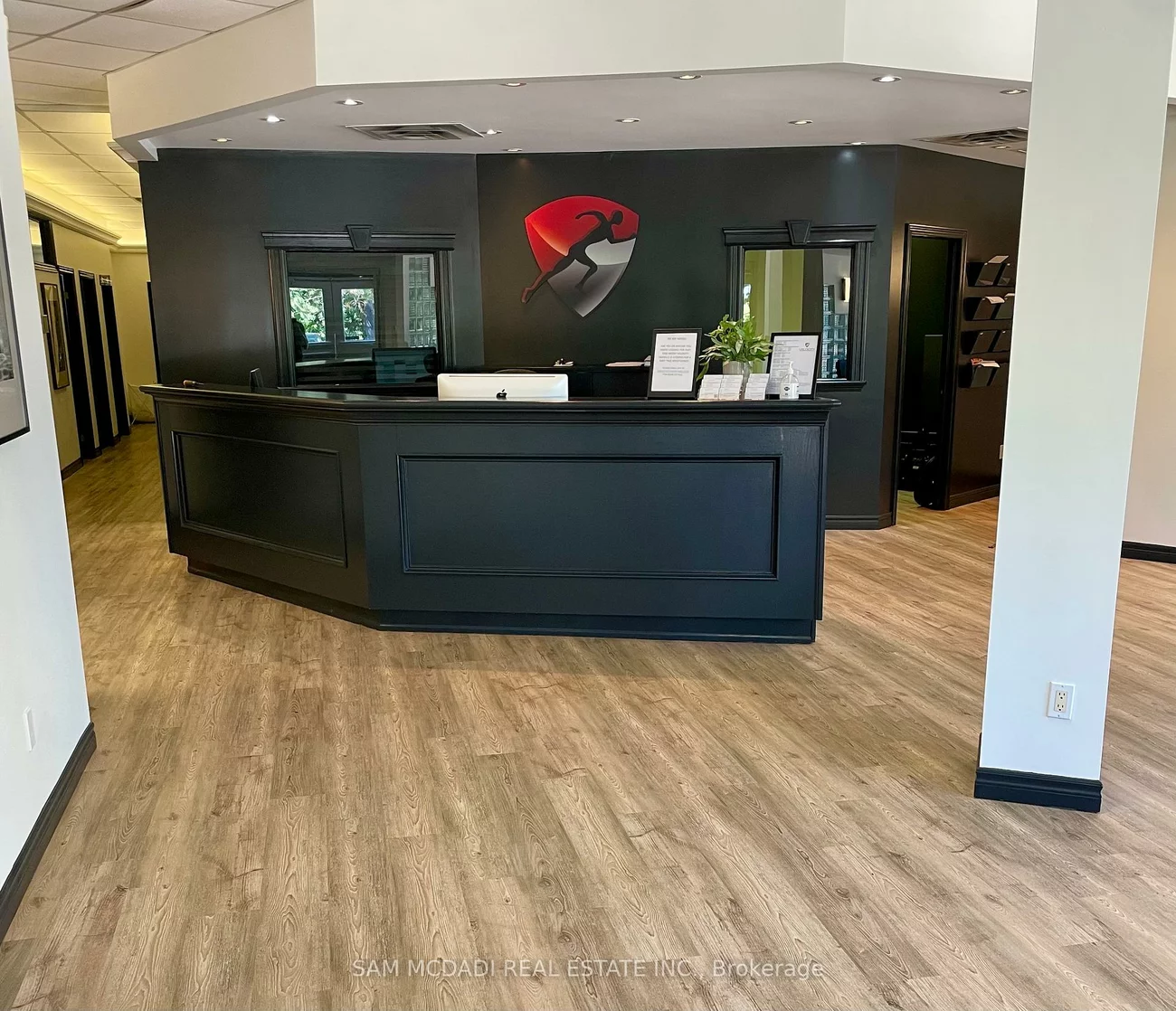 232A, South Service, 1014 - QE Queen Elizabeth, Oakville