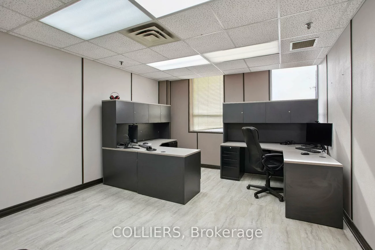 1485, Speers, 1014 - QE Queen Elizabeth, Oakville
