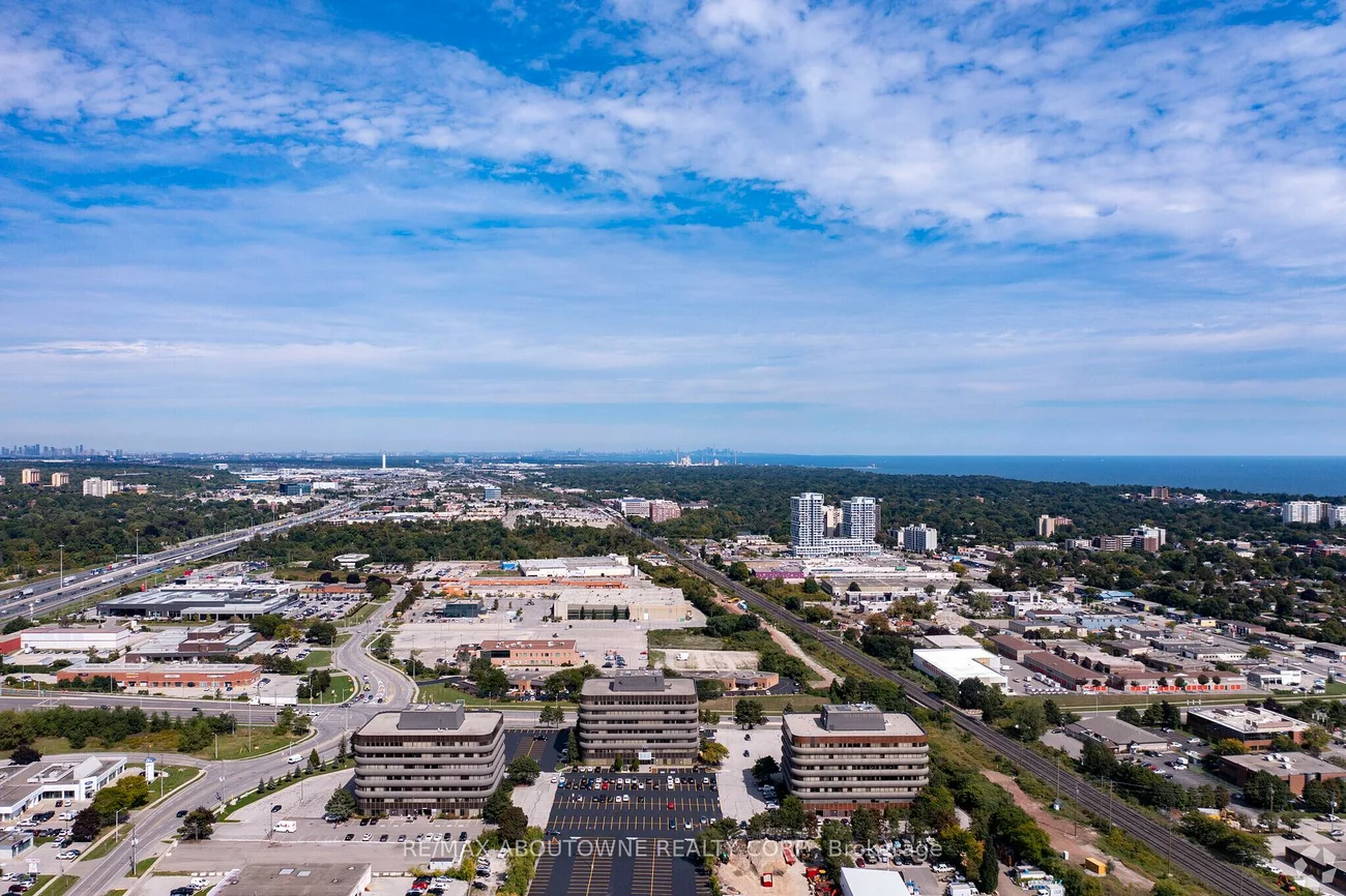 700, Dorval, 1014 - QE Queen Elizabeth, Oakville