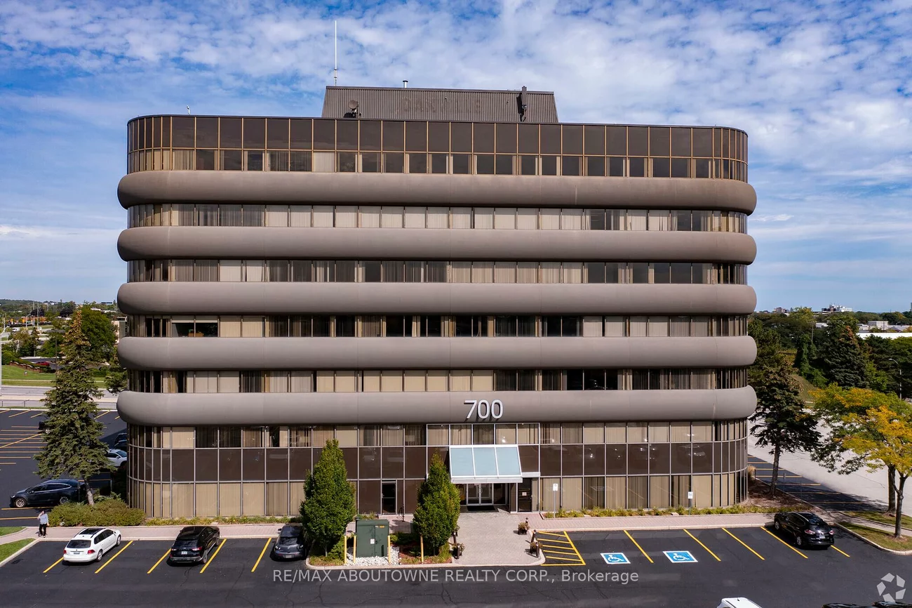 700, Dorval, 1014 - QE Queen Elizabeth, Oakville