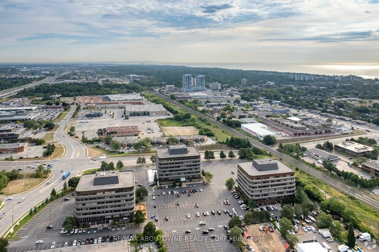 700, Dorval, 1014 - QE Queen Elizabeth, Oakville