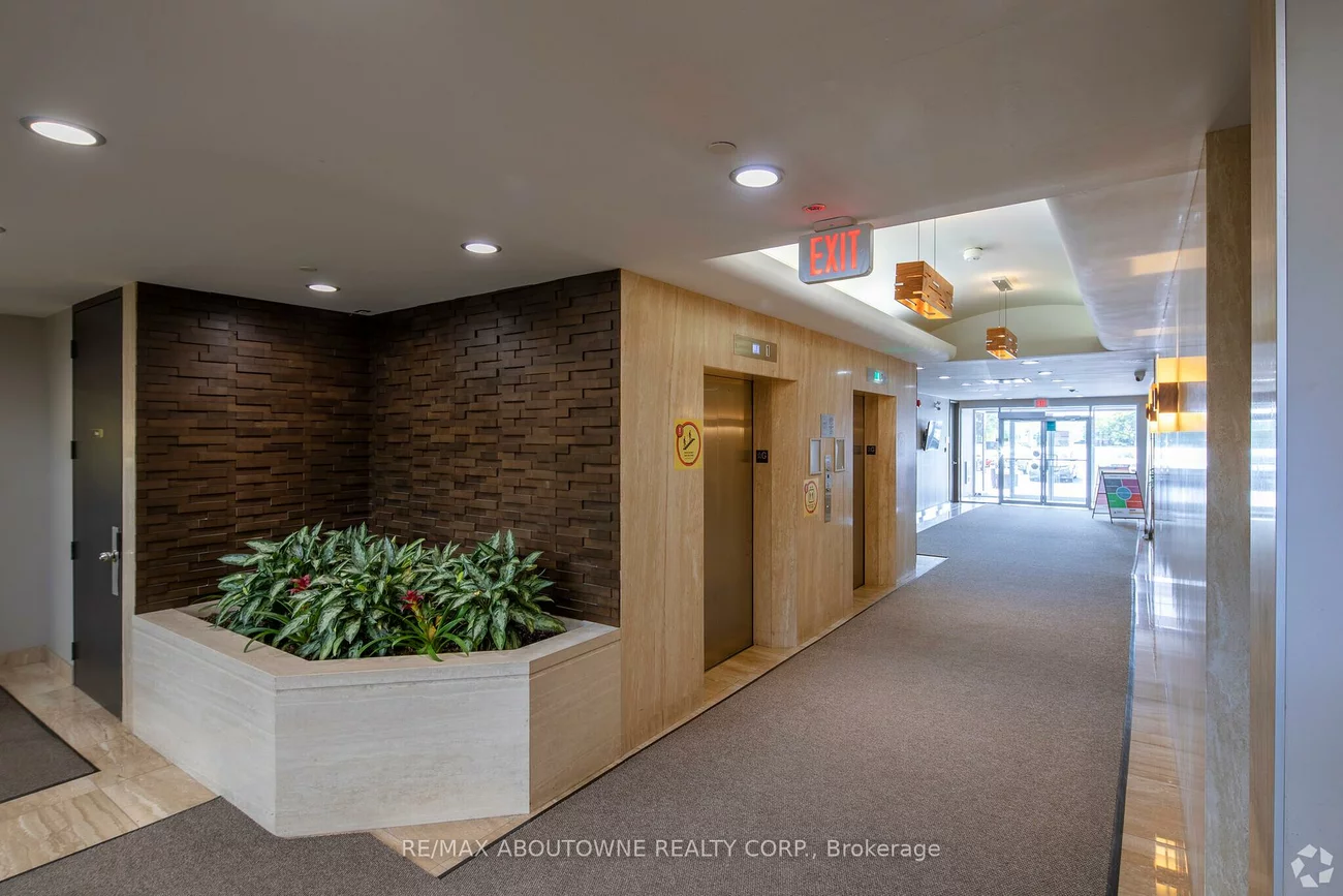 700, Dorval, 1014 - QE Queen Elizabeth, Oakville