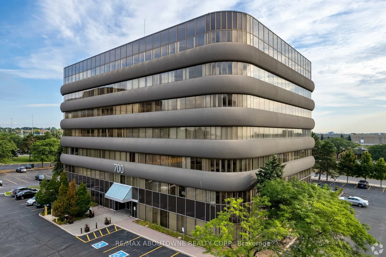 700, Dorval, 1014 - QE Queen Elizabeth, Oakville