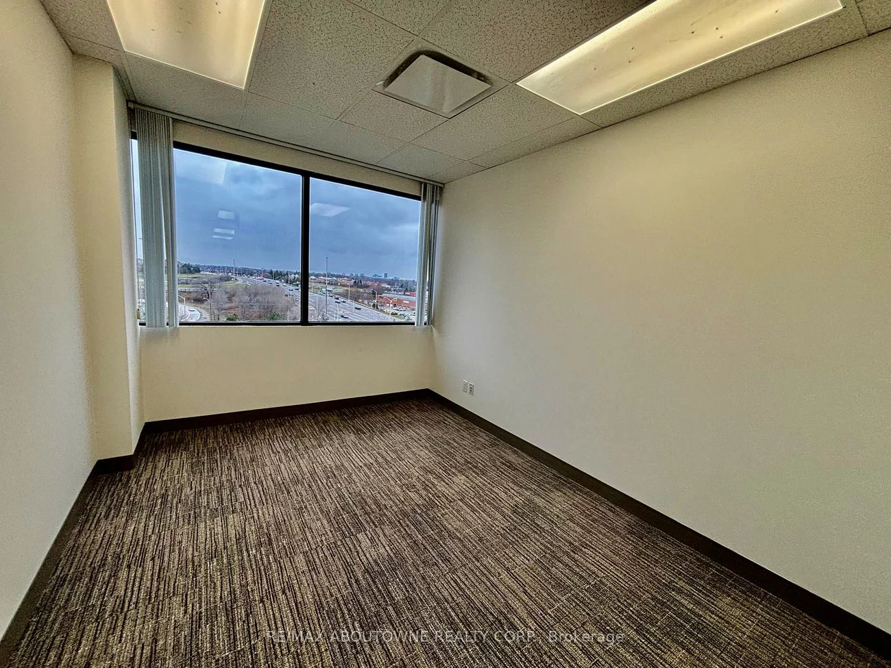700, Dorval, 1014 - QE Queen Elizabeth, Oakville