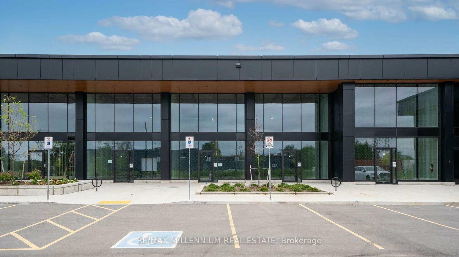 530, Speers, 1014 - QE Queen Elizabeth, Oakville