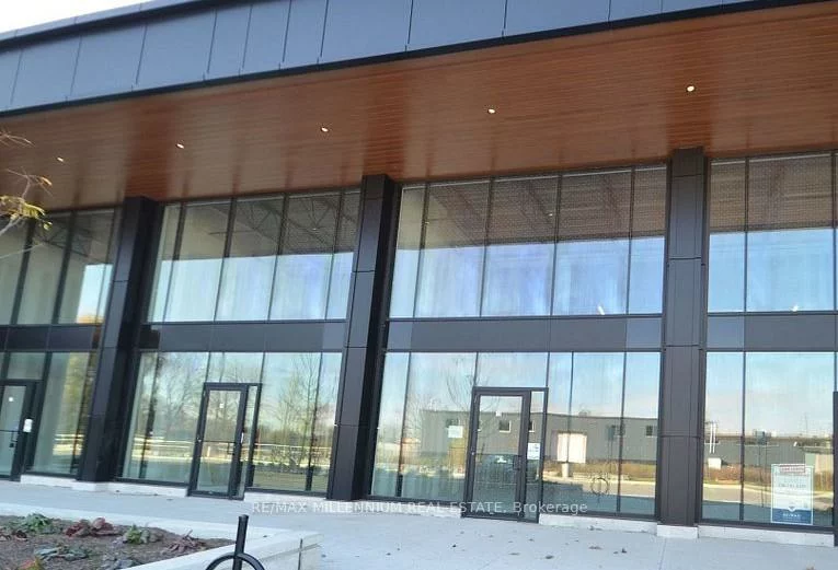 530, Speers, 1014 - QE Queen Elizabeth, Oakville