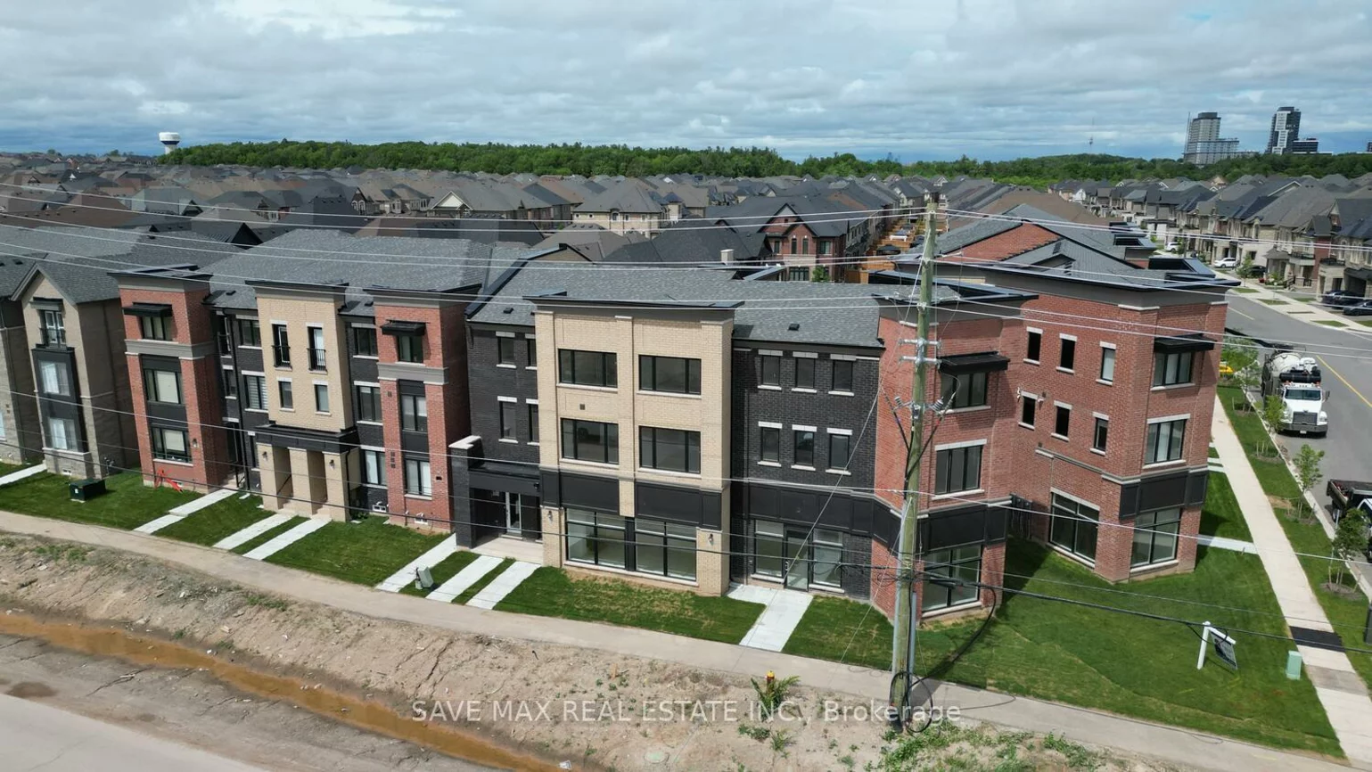 3299, Sixth, 1008 - GO Glenorchy, Oakville