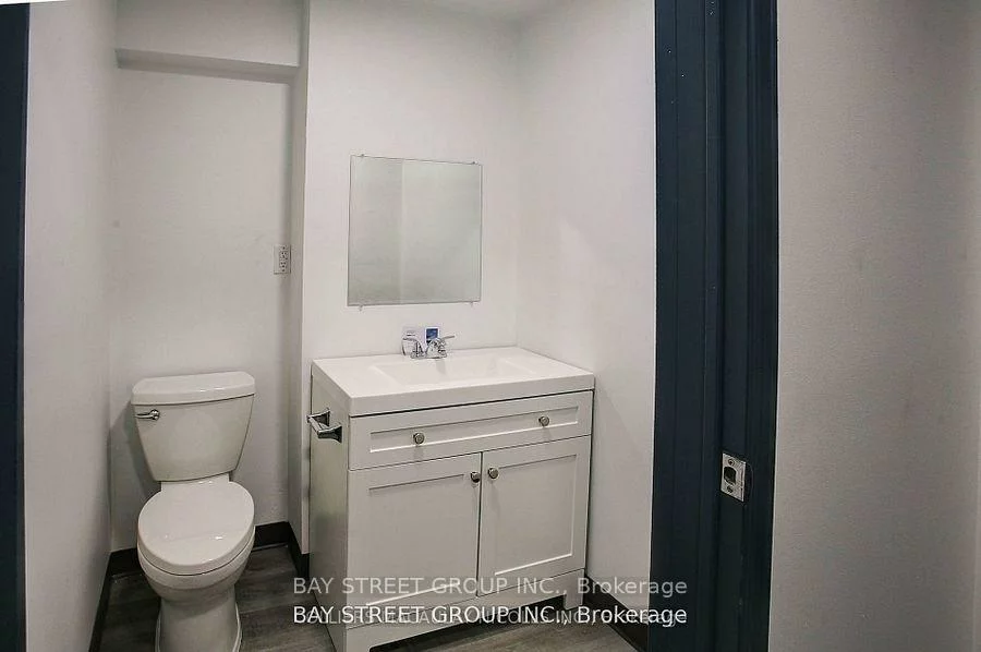 1290, Speers, 1014 - QE Queen Elizabeth, Oakville