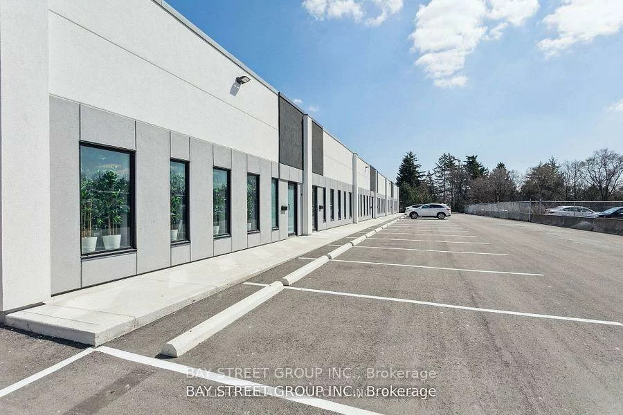 1290, Speers, 1014 - QE Queen Elizabeth, Oakville