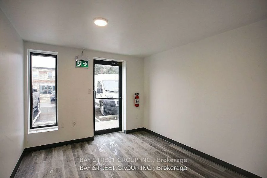 1290, Speers, 1014 - QE Queen Elizabeth, Oakville