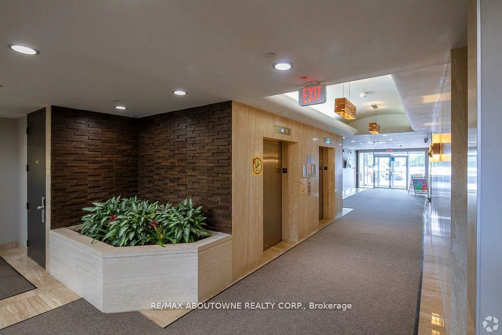700, Dorval, 1014 - QE Queen Elizabeth, Oakville