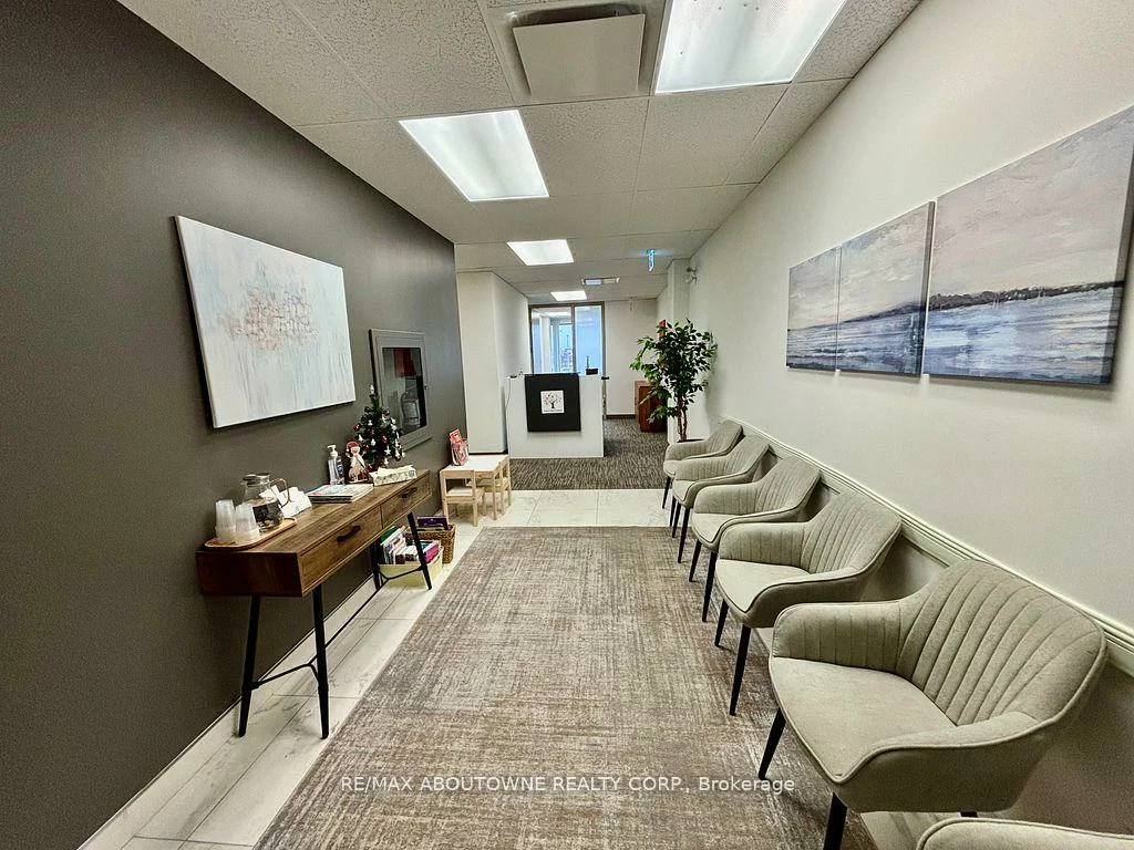 700, Dorval, 1014 - QE Queen Elizabeth, Oakville