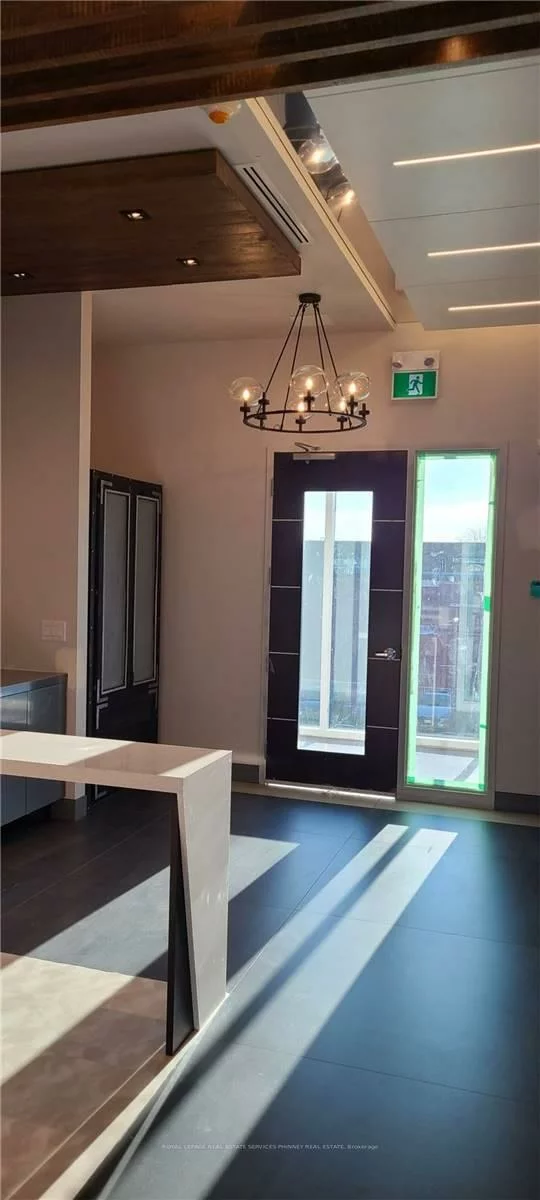 418, Iroquois Shore, 1014 - QE Queen Elizabeth, Oakville