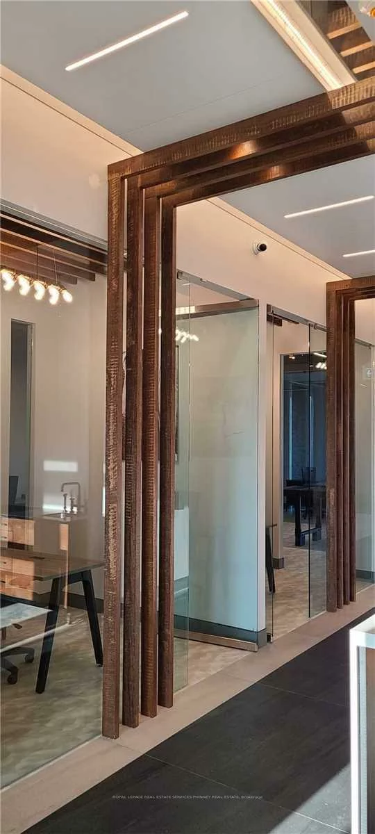 418, Iroquois Shore, 1014 - QE Queen Elizabeth, Oakville