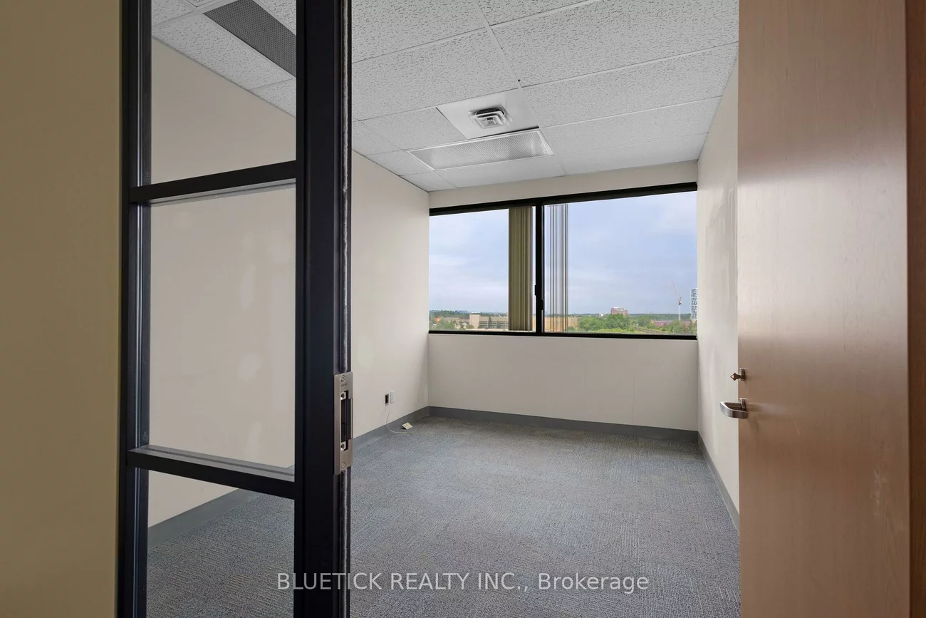 690, Dorval, 1014 - QE Queen Elizabeth, Oakville