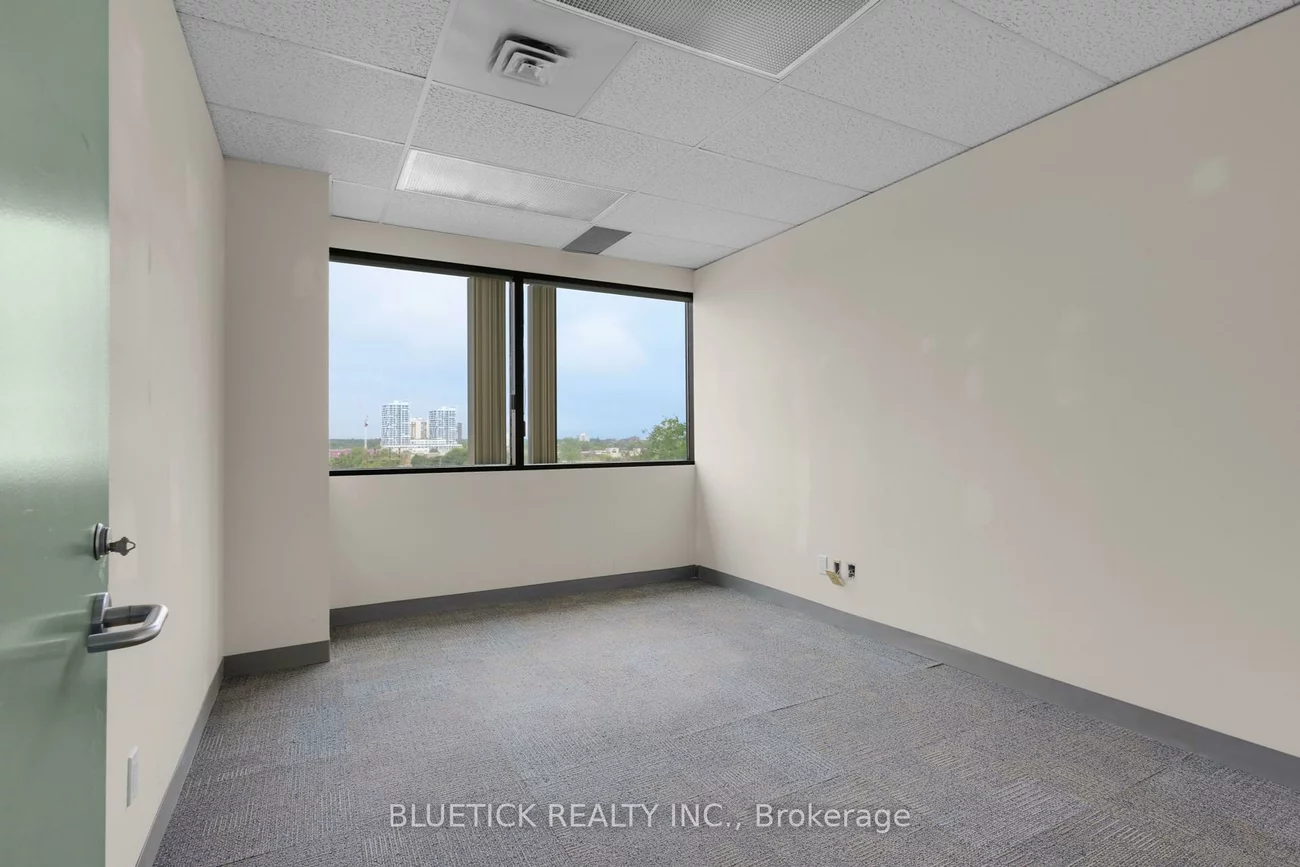 690, Dorval, 1014 - QE Queen Elizabeth, Oakville