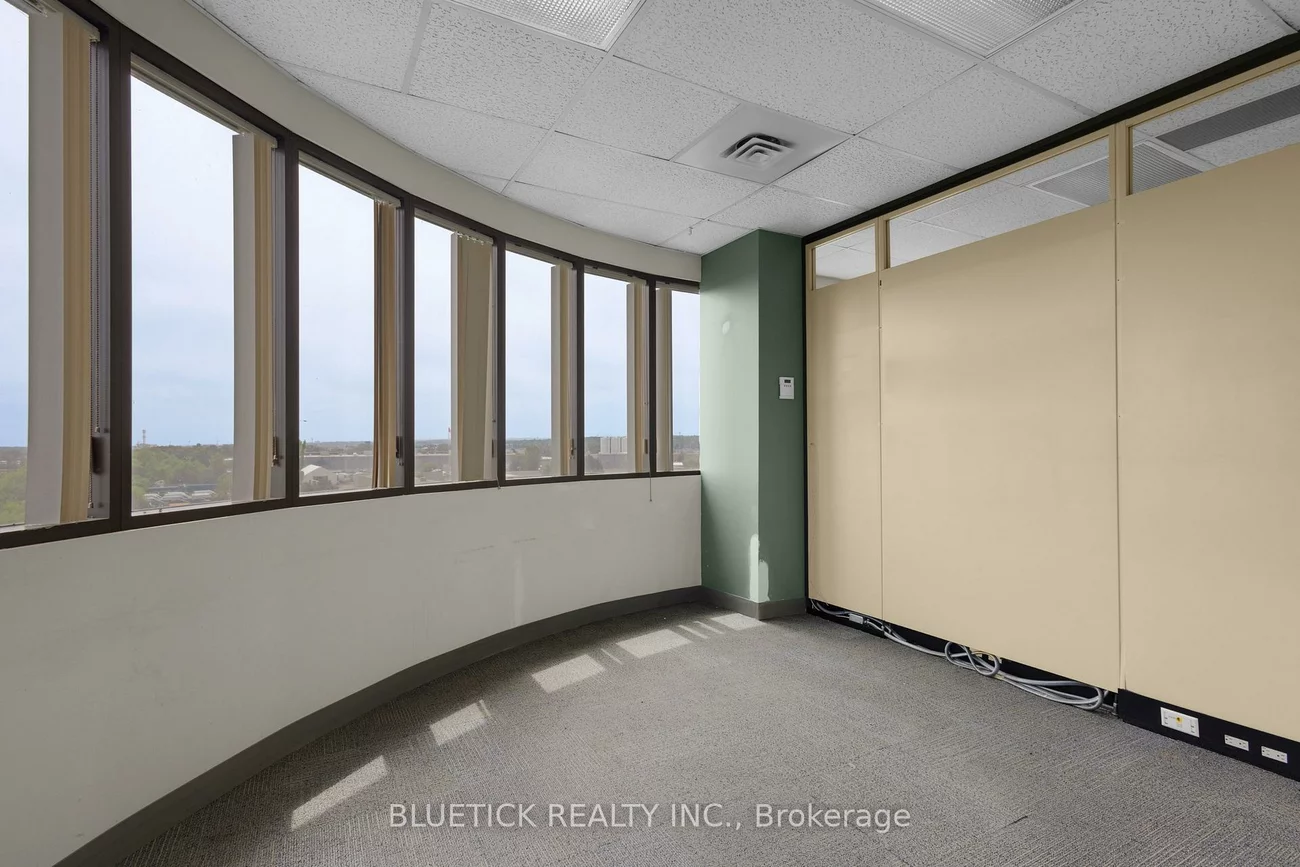 690, Dorval, 1014 - QE Queen Elizabeth, Oakville