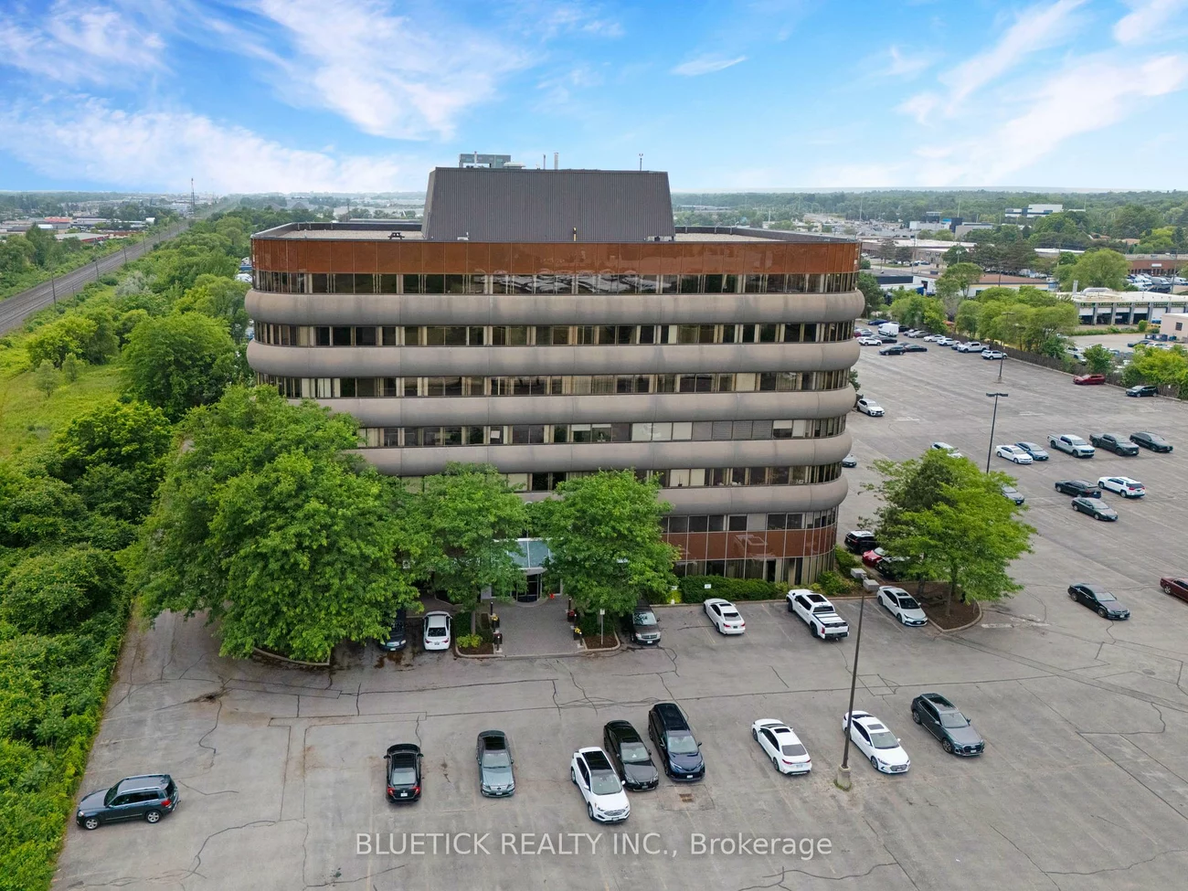 690, Dorval, 1014 - QE Queen Elizabeth, Oakville