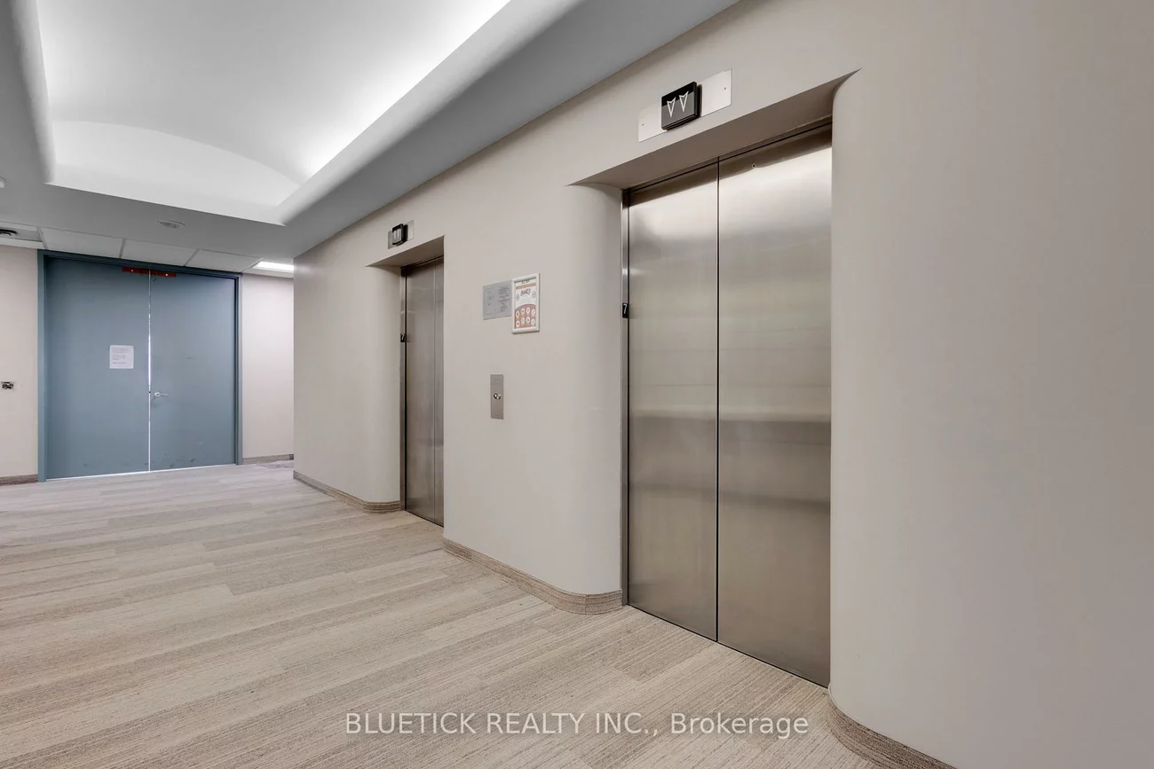 690, Dorval, 1014 - QE Queen Elizabeth, Oakville