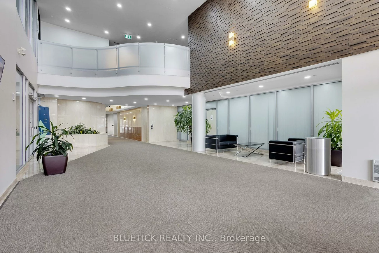 690, Dorval, 1014 - QE Queen Elizabeth, Oakville