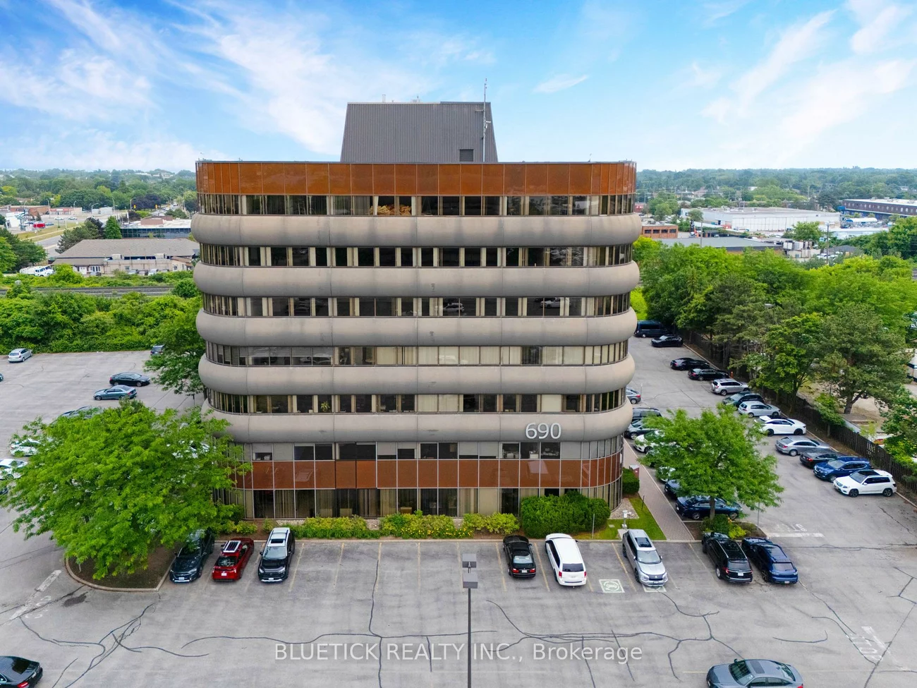 690, Dorval, 1014 - QE Queen Elizabeth, Oakville