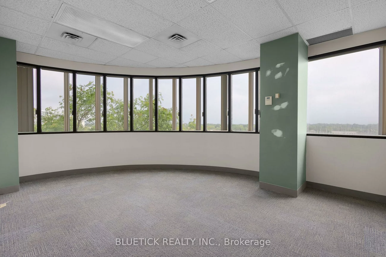 690, Dorval, 1014 - QE Queen Elizabeth, Oakville