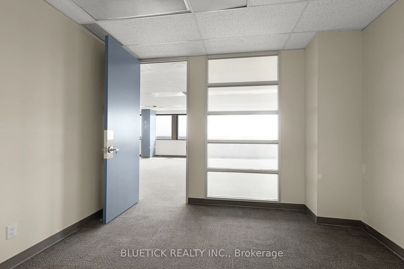 690, Dorval, 1014 - QE Queen Elizabeth, Oakville