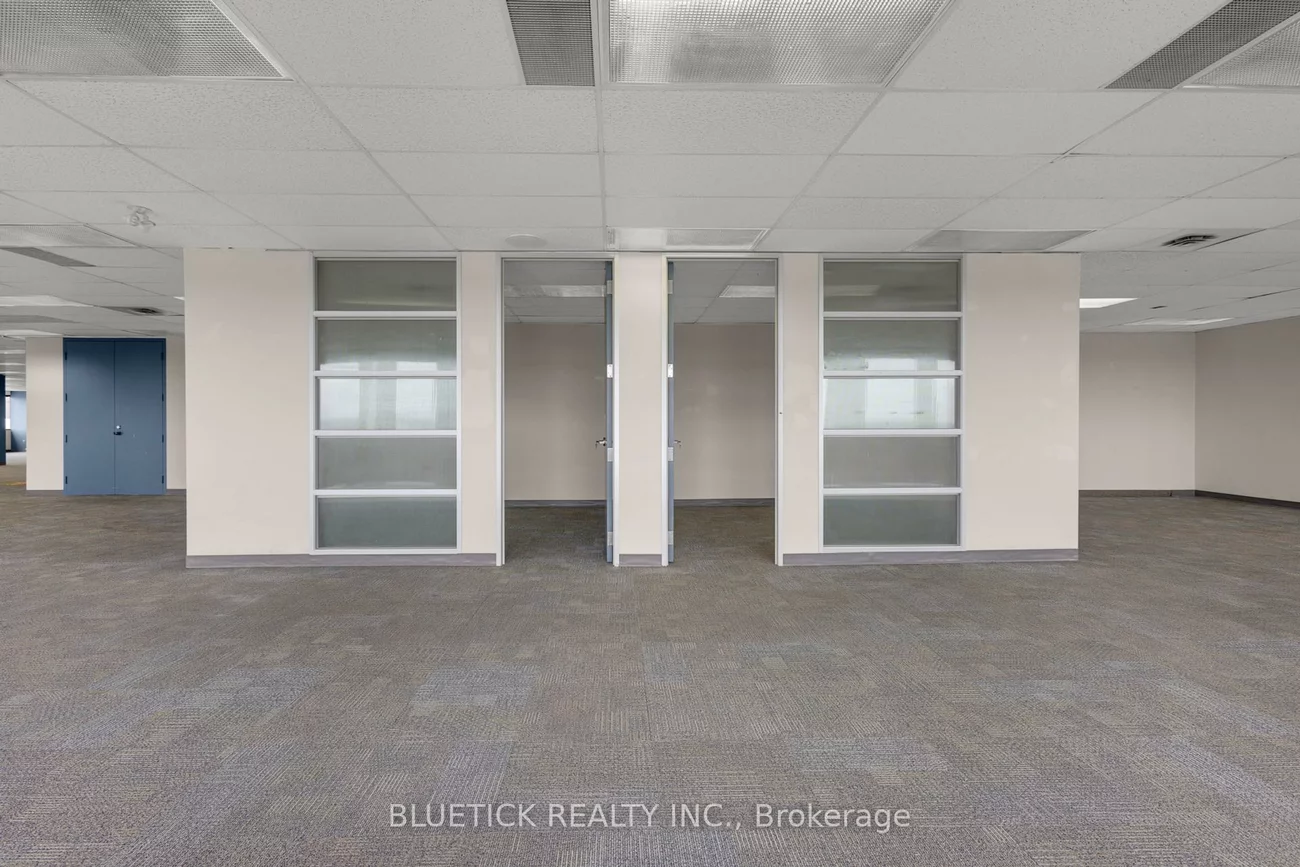690, Dorval, 1014 - QE Queen Elizabeth, Oakville