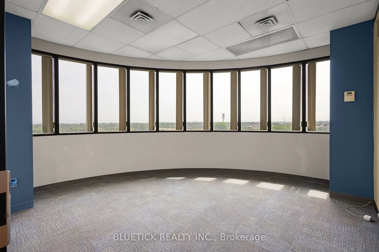 690, Dorval, 1014 - QE Queen Elizabeth, Oakville