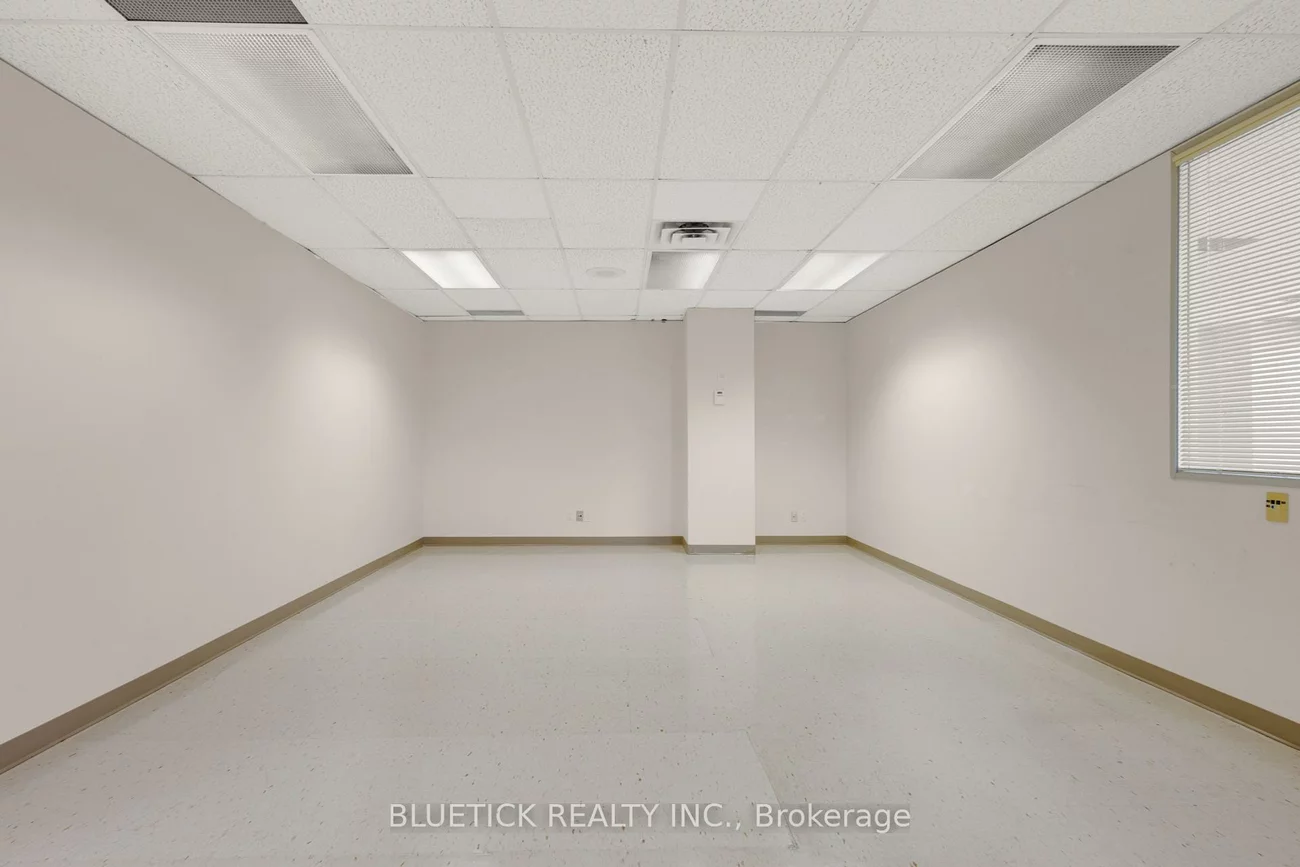 690, Dorval, 1014 - QE Queen Elizabeth, Oakville