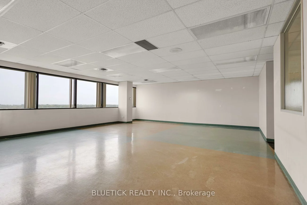 690, Dorval, 1014 - QE Queen Elizabeth, Oakville