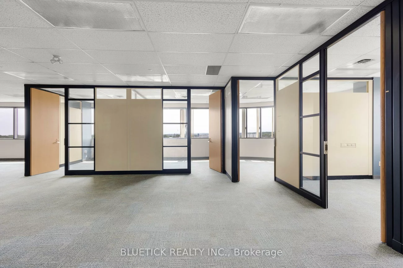 690, Dorval, 1014 - QE Queen Elizabeth, Oakville