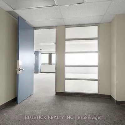 690, Dorval, 1014 - QE Queen Elizabeth, Oakville