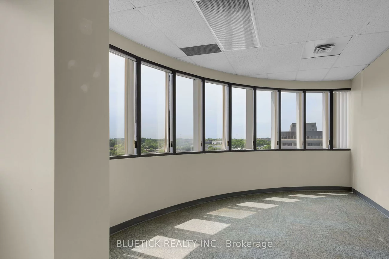 690, Dorval, 1014 - QE Queen Elizabeth, Oakville
