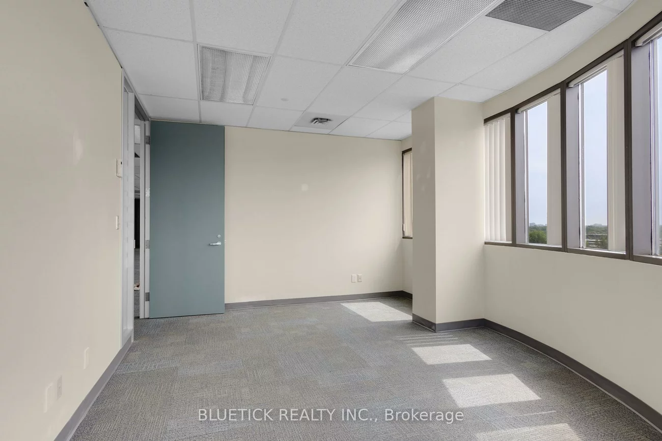 690, Dorval, 1014 - QE Queen Elizabeth, Oakville