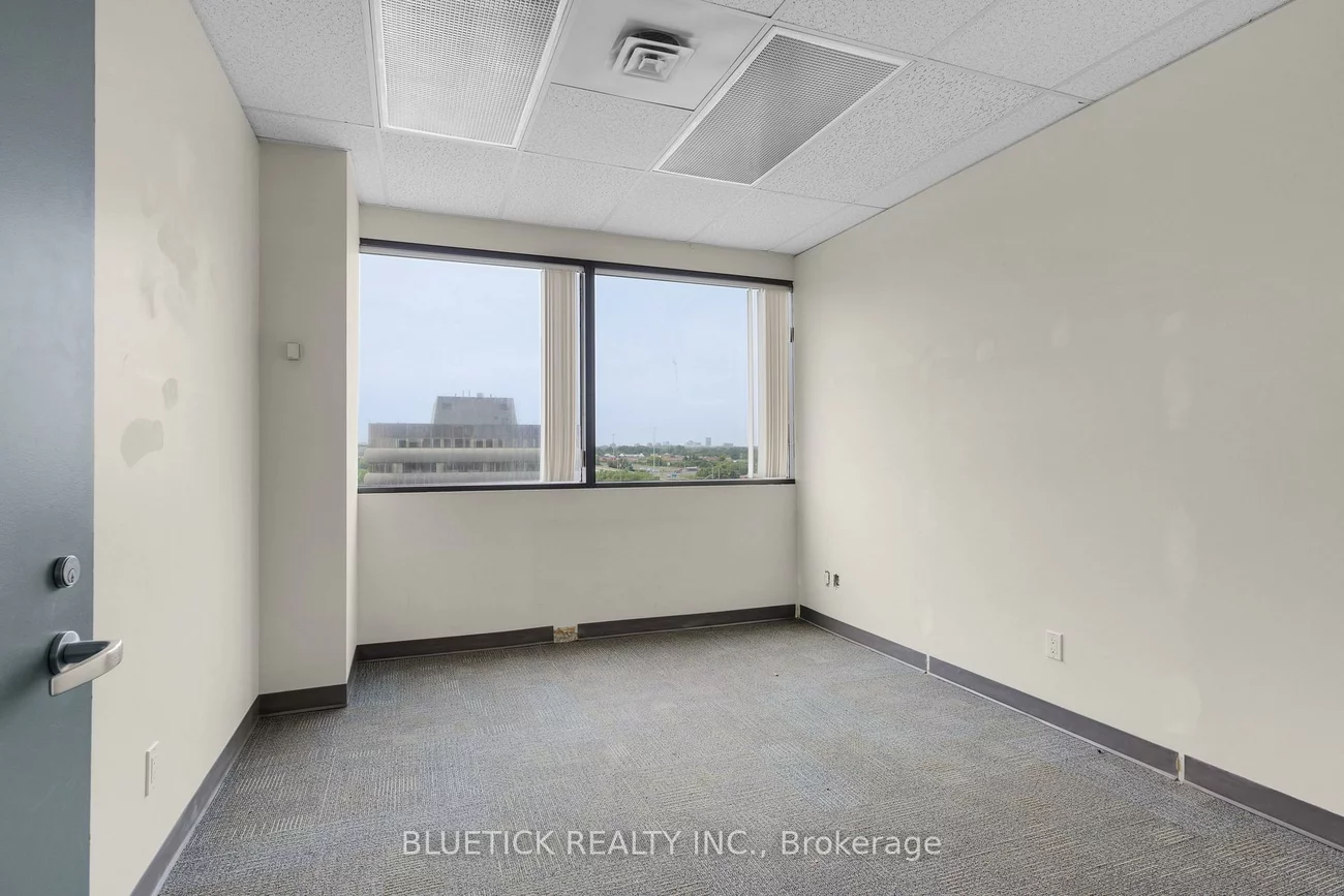 690, Dorval, 1014 - QE Queen Elizabeth, Oakville